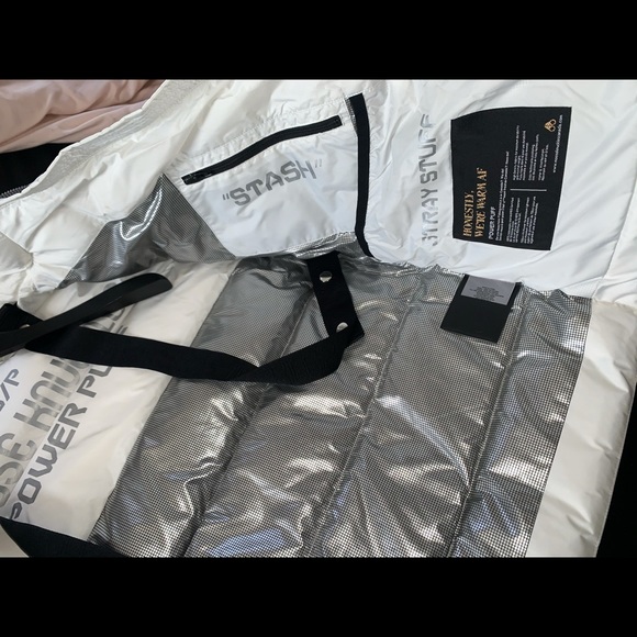 LIMITED-EDITION WHITE MOOSE KNUCKLE PUFFER JACKET - Picture 10 of 12